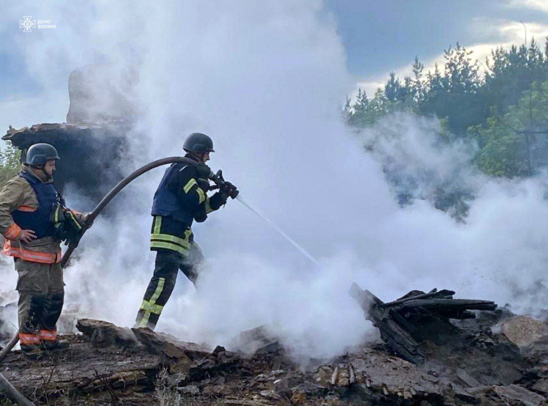 Наїхали на вибухонебезпечний предмет: на Донеччині травмувалися волинські рятувальники