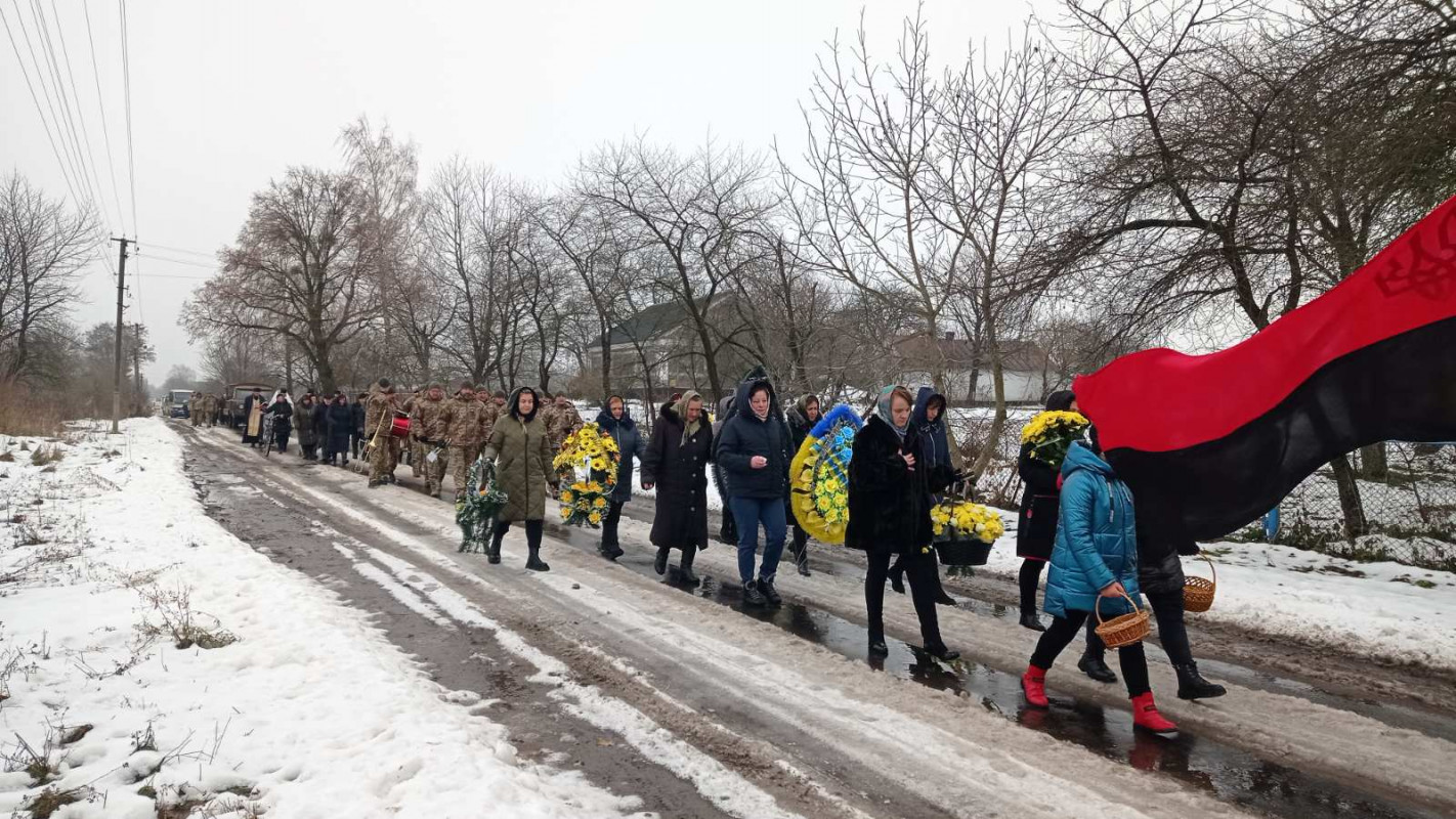 У громаді на Волині провели в останню дорогу захисника України Миколу Семенюка