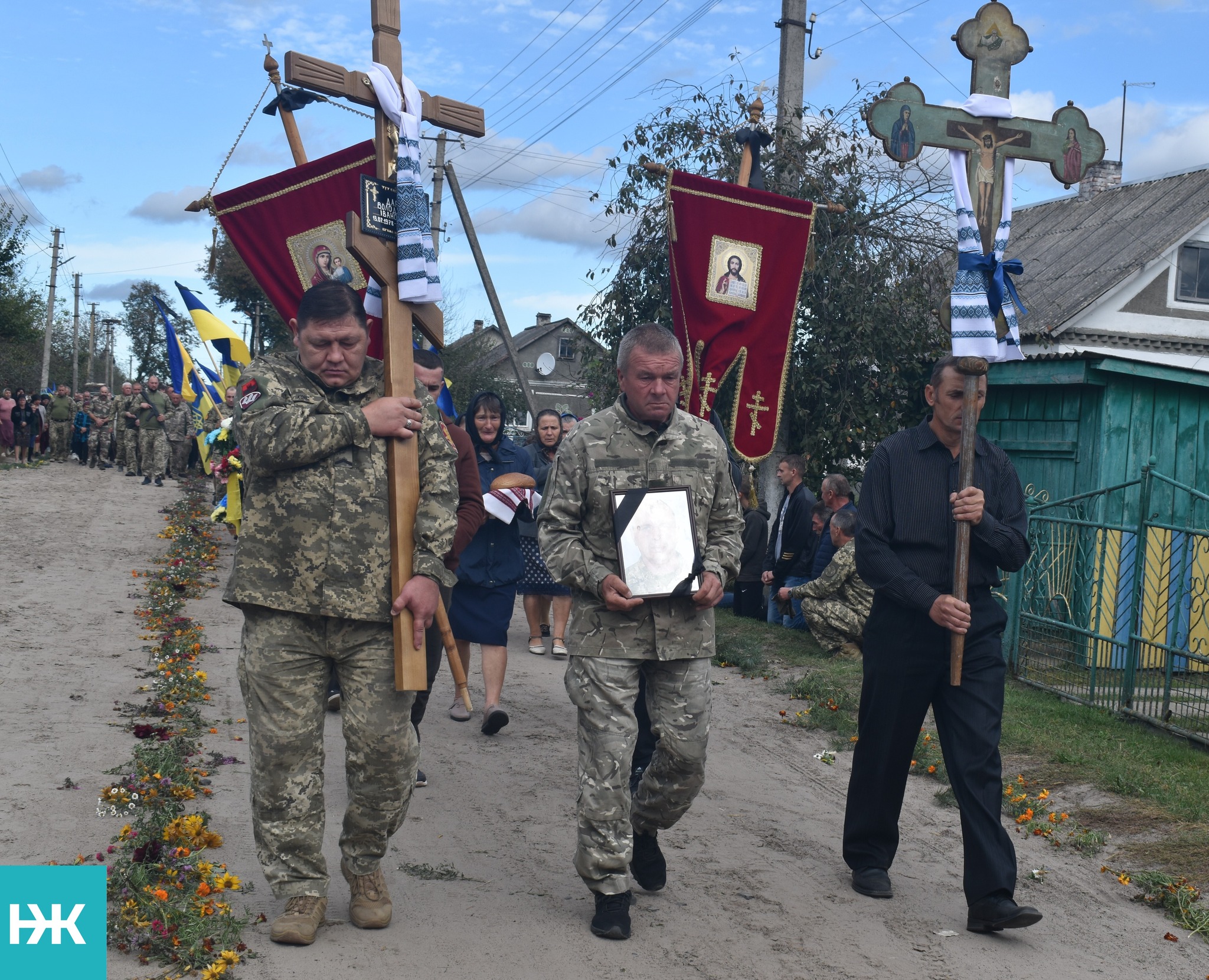 Маленька донечка втратила батька: на Волині провели в останню путь Героя Володимира Дарчича