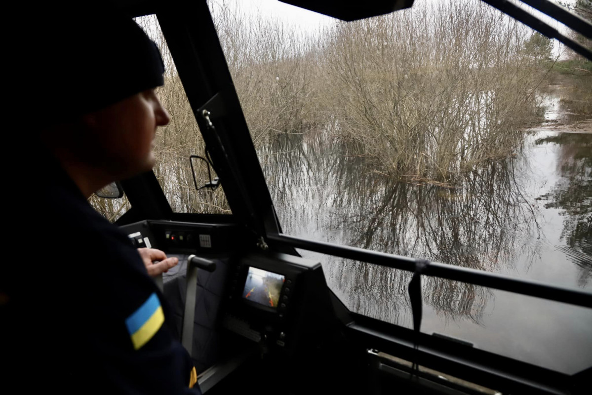 Залучили болотохід: волинські рятувальники продовжують пошуки зниклої 17-річної дівчини