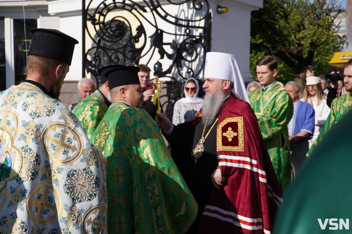 Хресна хода і спільна молитва: як минула літургія за участі Епіфанія у Луцьку. Фоторепортаж