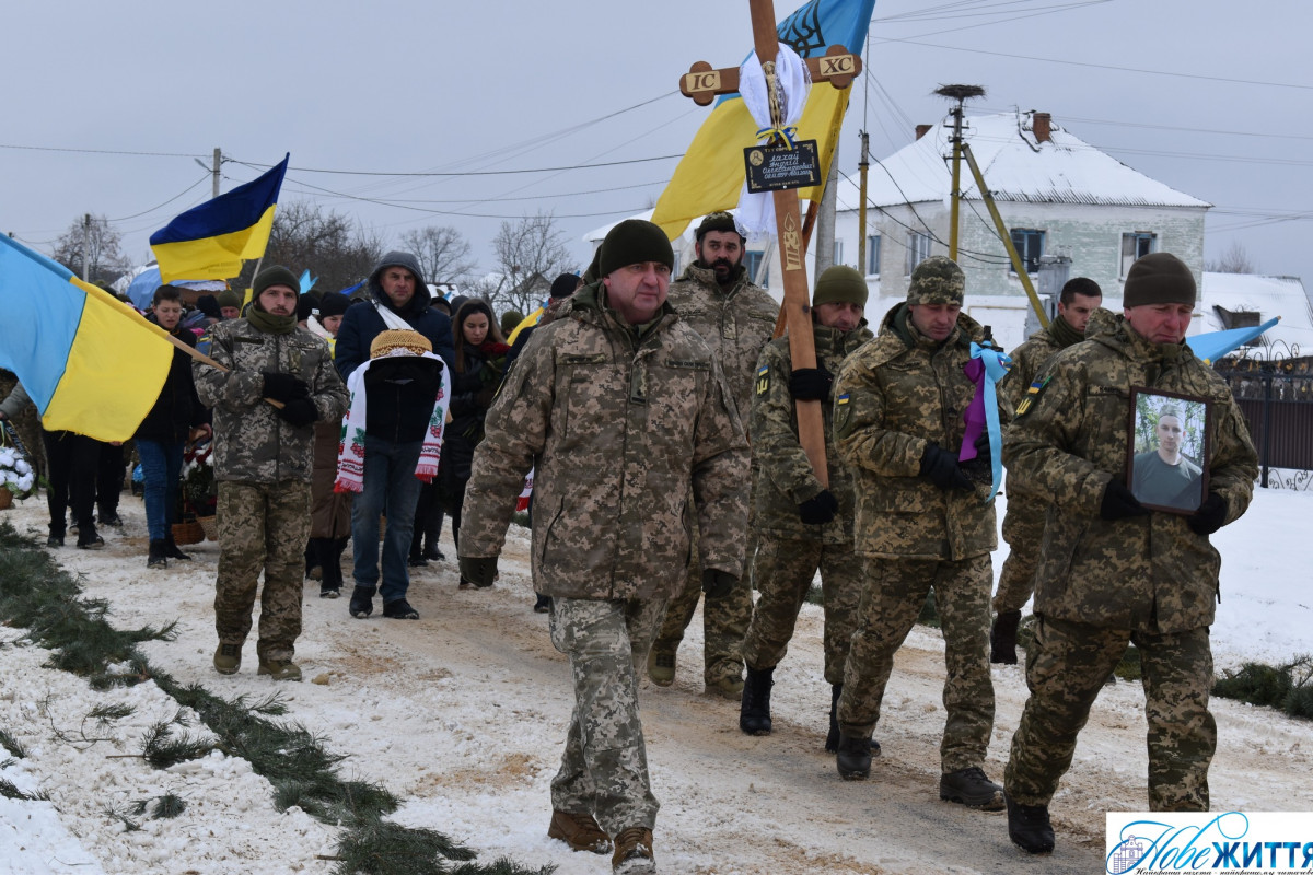 Не встиг одружитися з нареченою: на Волині  попрощалися із молодим Героєм Андрієм Лахаєм