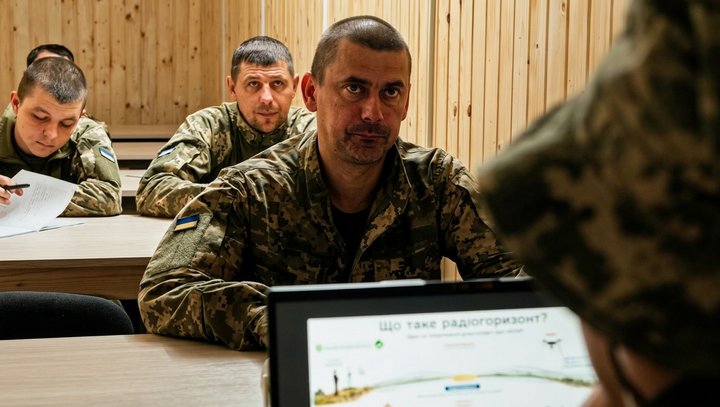 Під землею і з дронами: як навчають пілотів у 14 бригаді