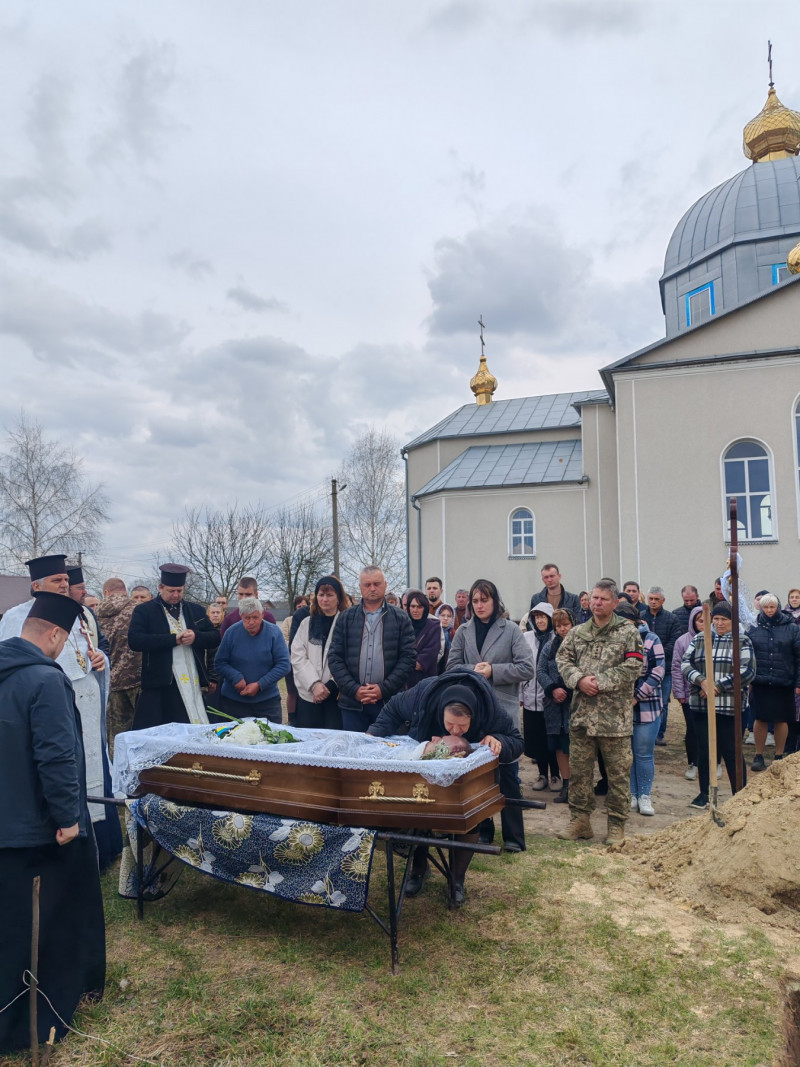Серце зупинилося на Харківщині: волиняни попрощалися із захисником Романом Іванушком