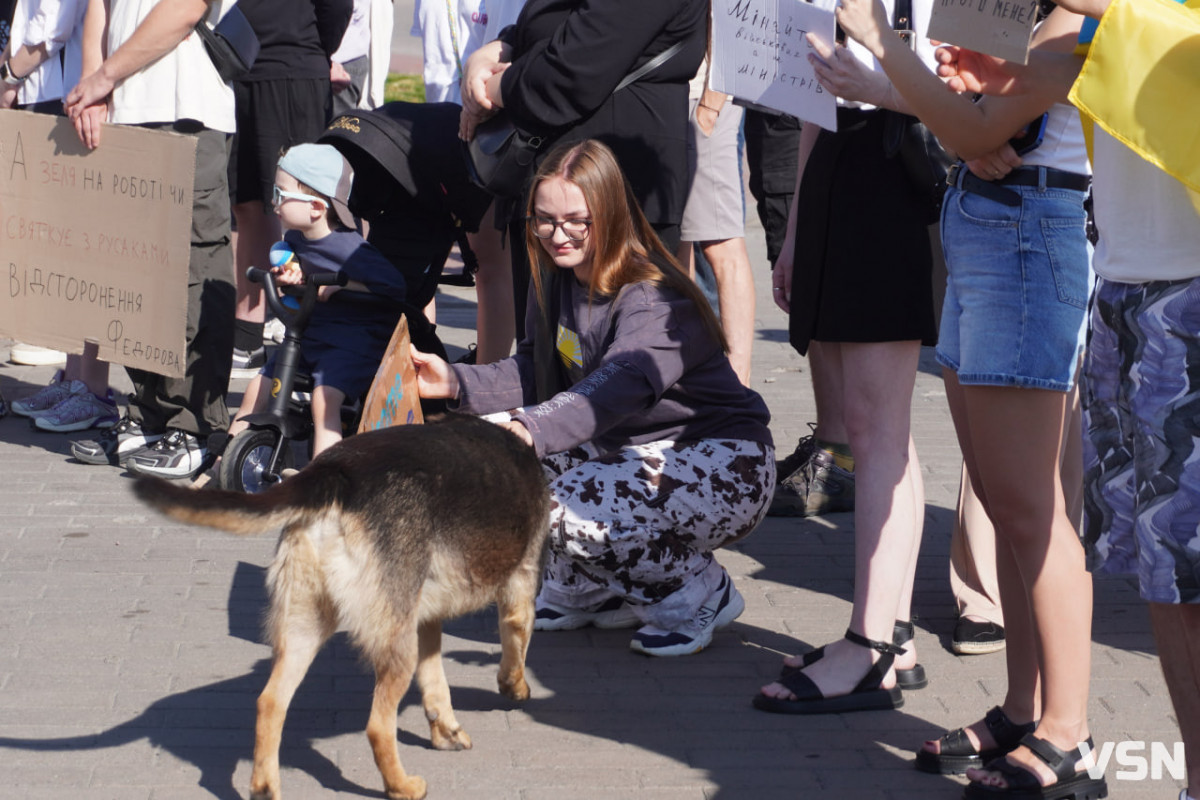 «Народ за Федорова!»: у Луцьку відбулася акція проти звільнення міністра оборони