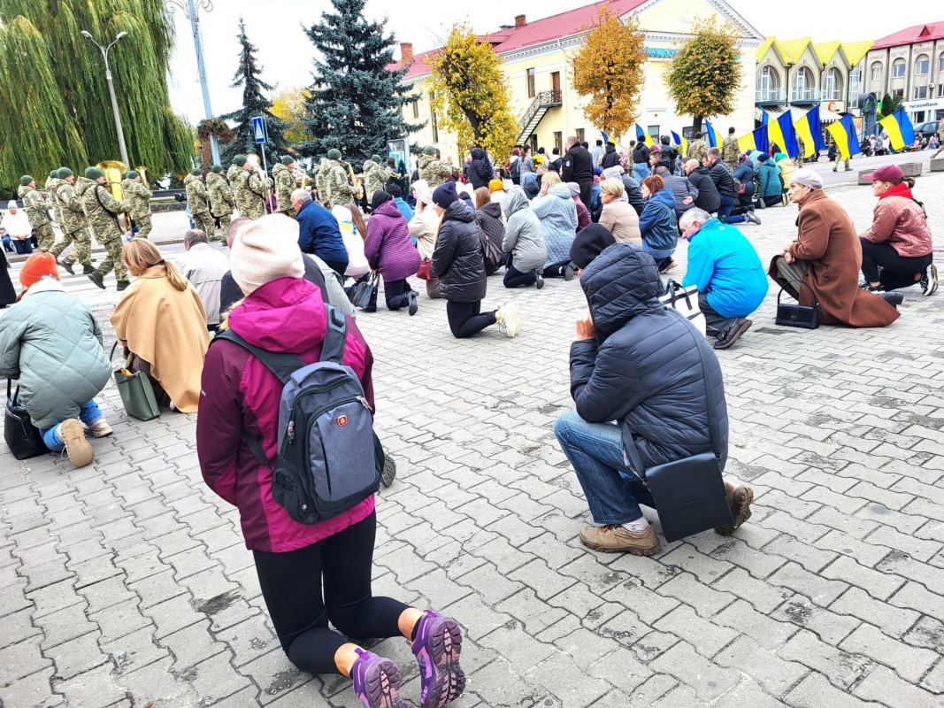 Один син - у полоні, інший - на передовій: на Волині попрощалися із  Героєм Ярославом Богданом