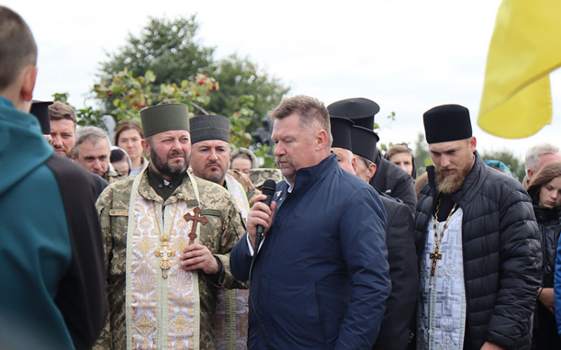 Поляки встановили пам’ятник загиблому бійцю з Волині Богдану Щербику