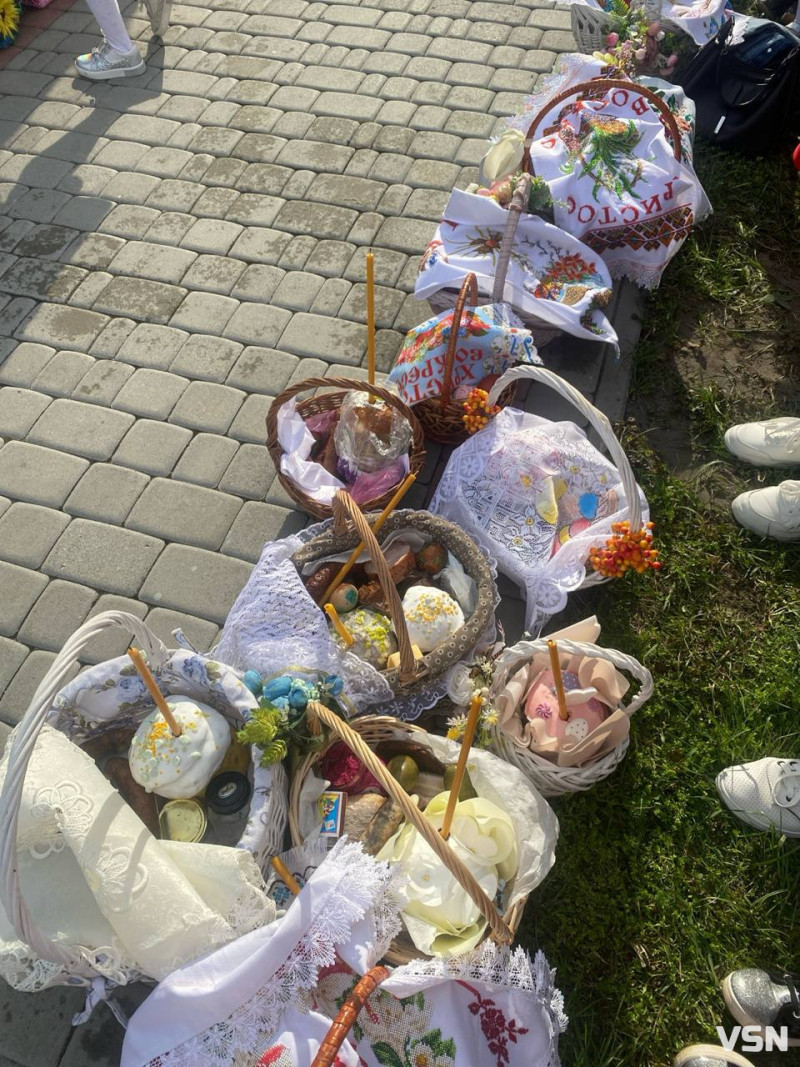 Як на Волині освячують великодні кошики. Фото