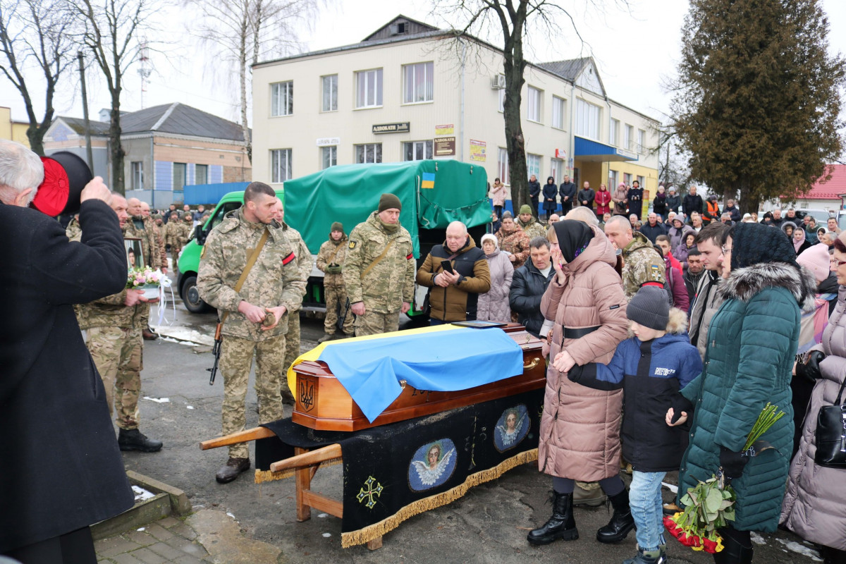 Пів року вважали зниклим безвісти: на Волині всім селом прощалися з 31-річним Героєм Іваном Майструком. Фото