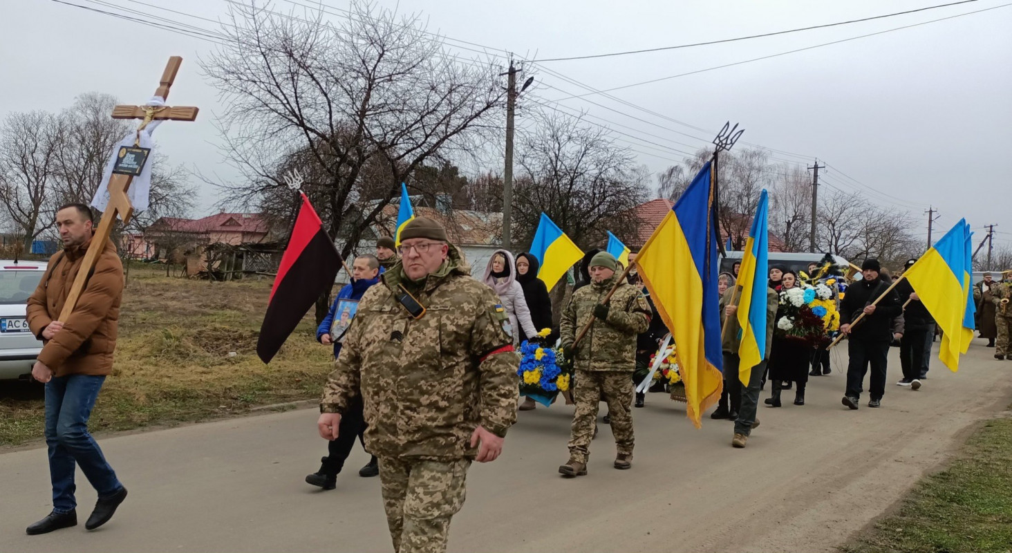 Майже півтора року тривоги та надії змінила гірка правда: на Волині попрощалися з Героєм Вадимом Гризіним