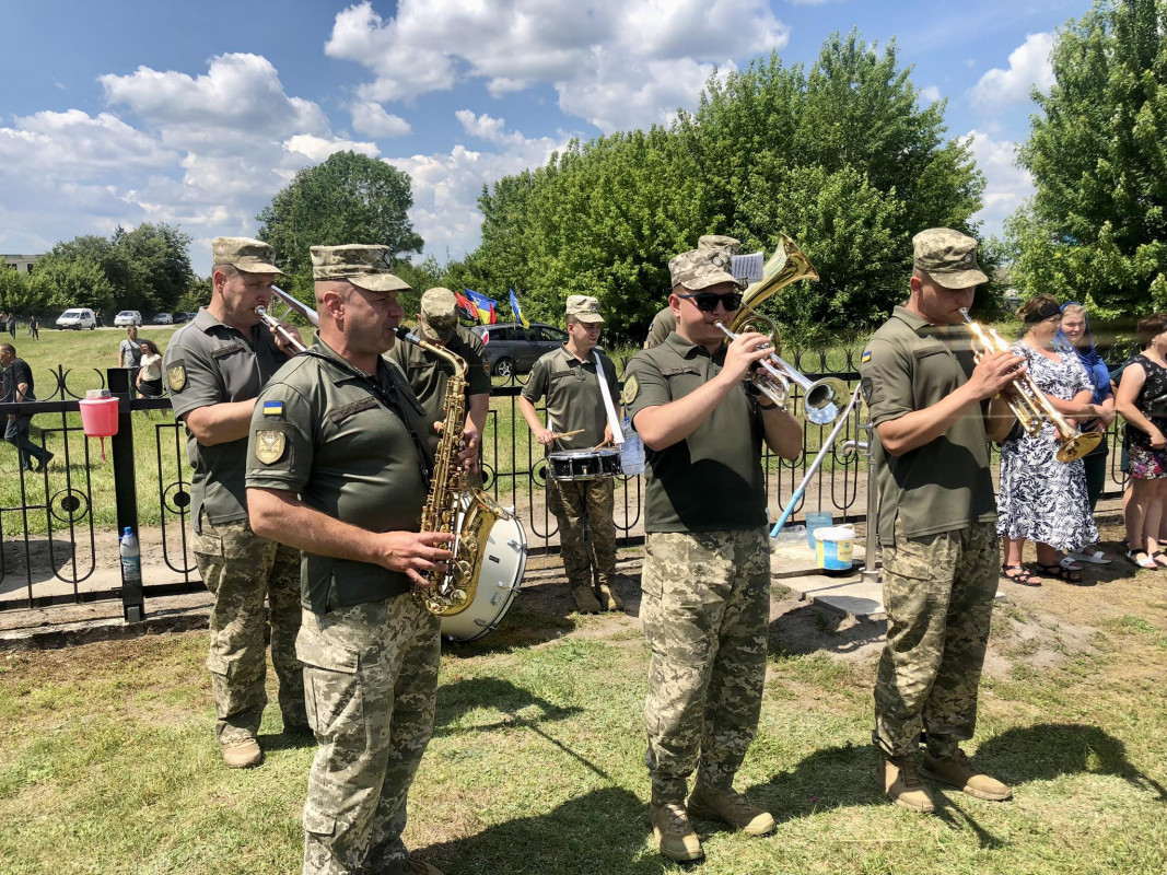 Повертався на фронт після поранень: на Волині прощались із Героєм Ігорем Тарасюком