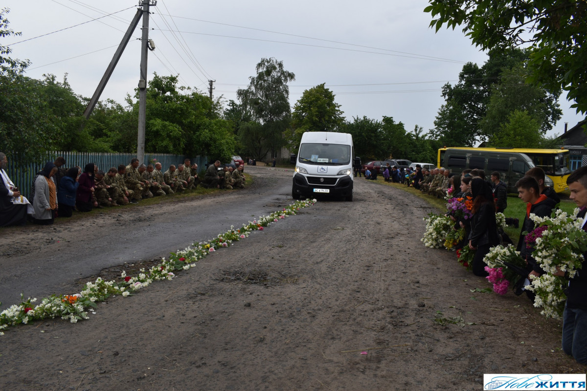 На Волині в останню дорогу провели Василя Гайченю, який загинув внаслідок нещасного випадку