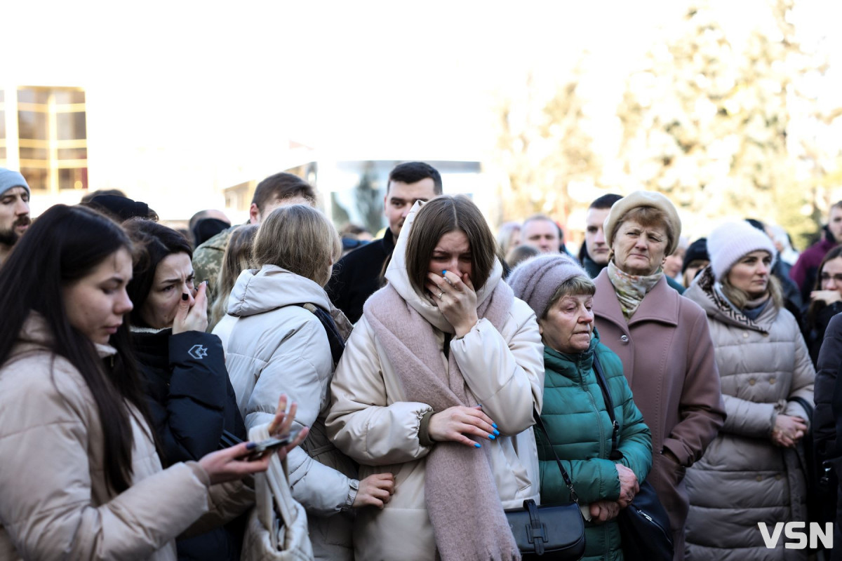 Пішов у бій, як справжній командир: прощання з Героєм у Луцьку. Фото