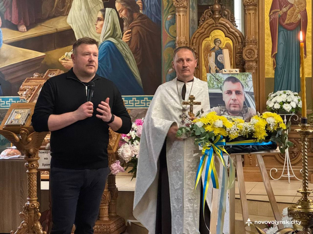 Вважався зниклим безвісти: на Волині в останню земну дорогу провели Героя Олександра Бєлова