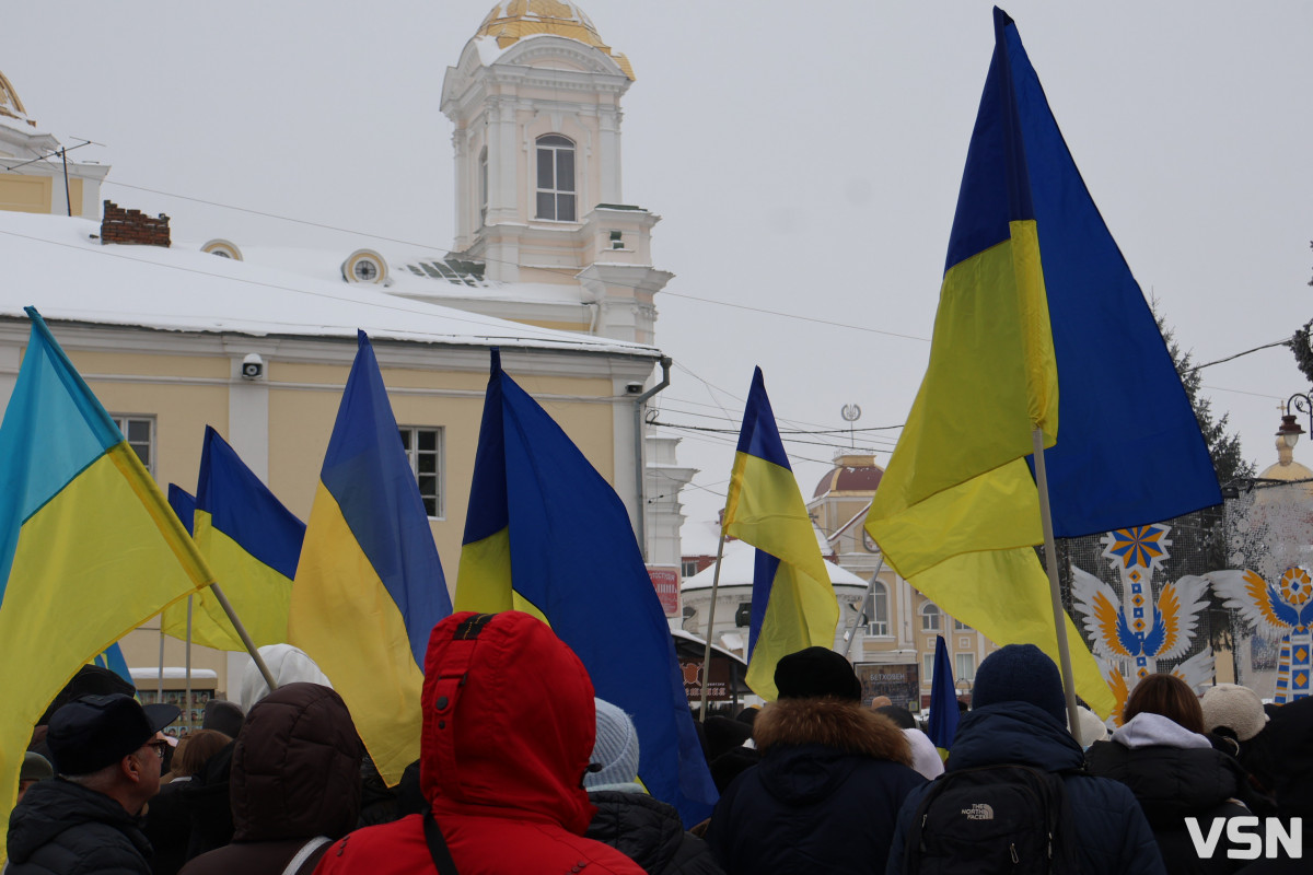 Лучани об’єдналися в «Ланцюг Єднання» до Дня Соборності України. Фоторепортаж