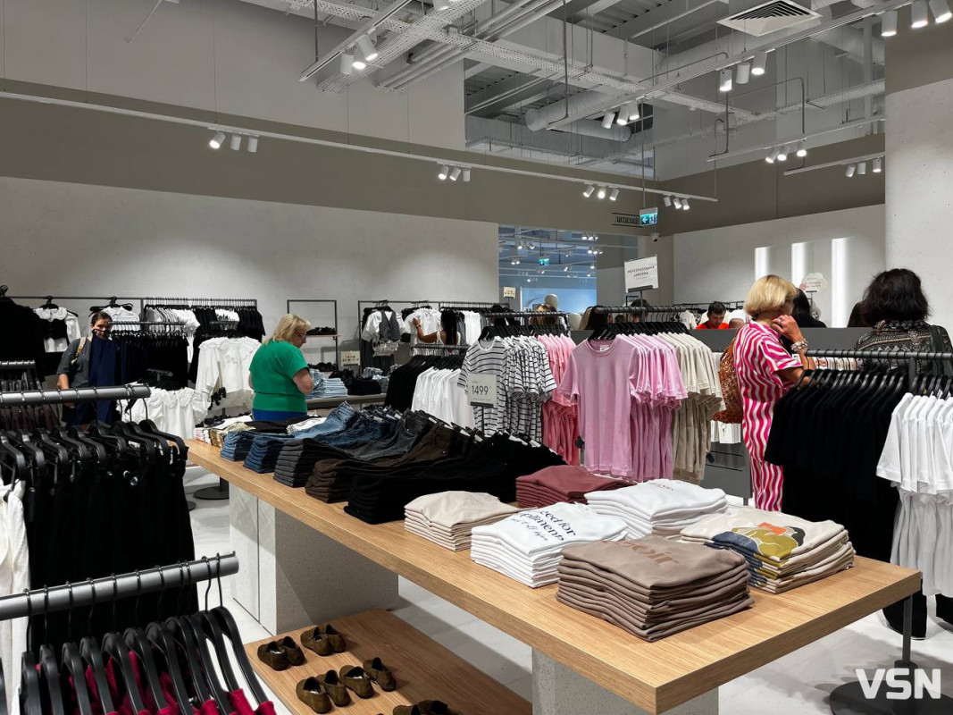 У луцькому ТЦ «ПортCity» відкрили оновлений магазин Reserved