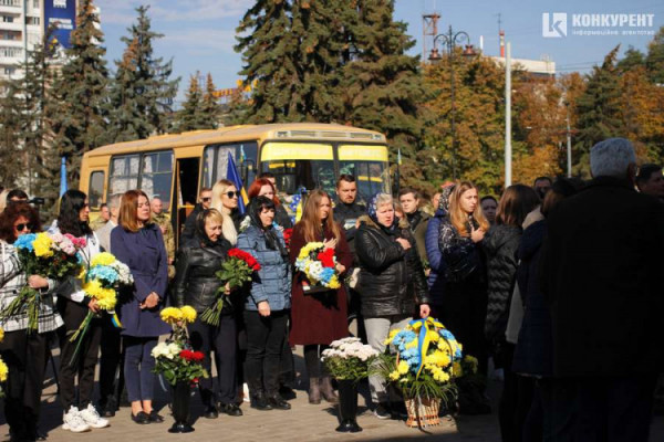 Назавжди 37-річний: у Луцьку попрощалися із Героєм Олександром Мартинюком