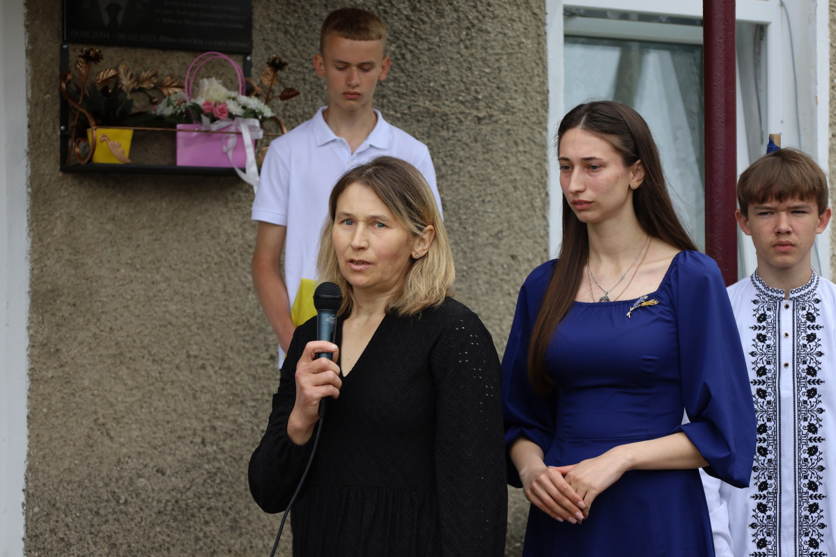 На Волині відкрили меморіальну дошку захиснику Назару Матейчуку