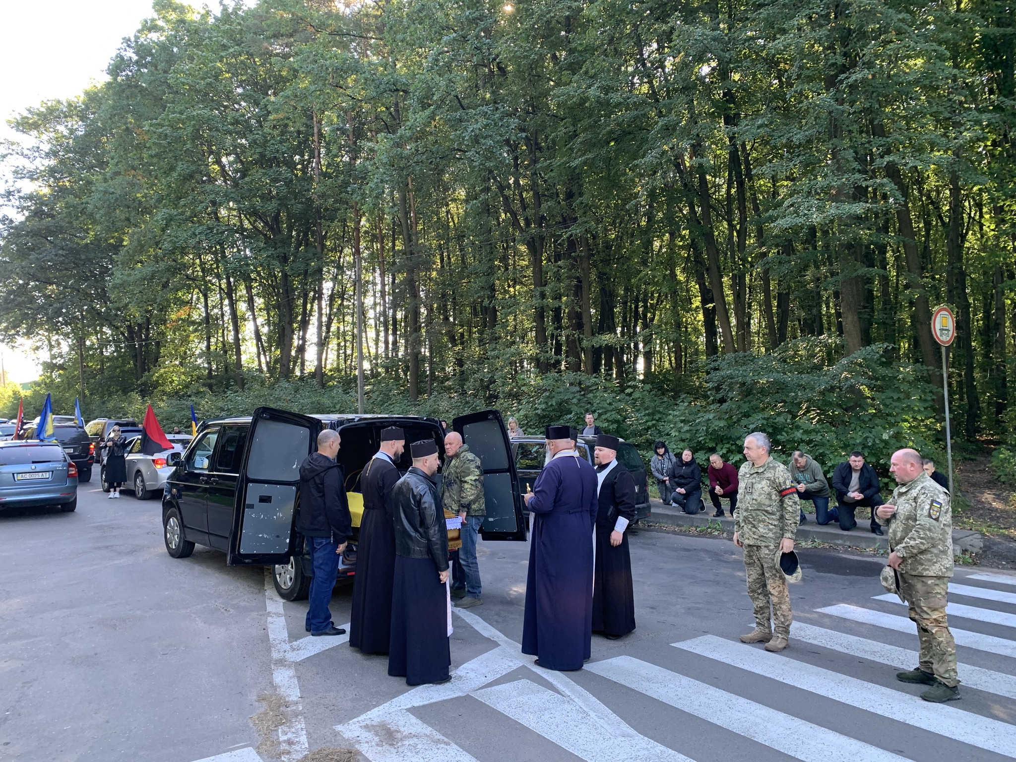 Без батька залишилися двоє синочків-школяриків: на Волині попрощались з Героєм Ігорем Богомазюком
