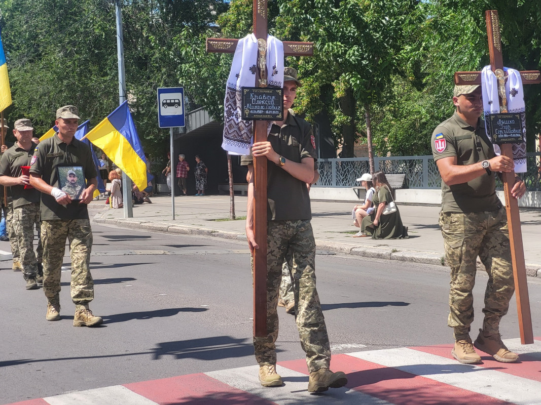 Навіки 30 і 38: на Волині в останню путь провели молодих Героїв, життя яких забрала війна