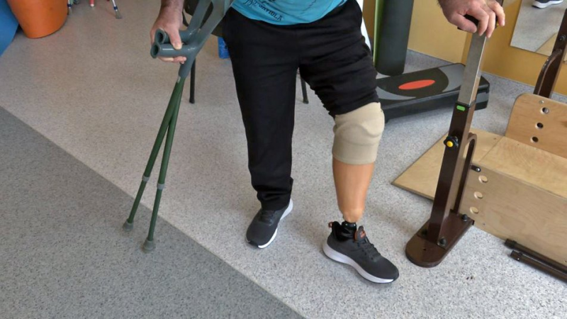 У Луцьку бійців заново вчать ходити після поранень на передовій
