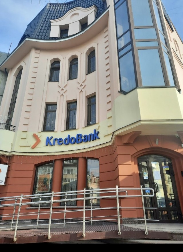 Стартова ціна - від 30 мільйонів: у центрі Луцька продають приміщення банку