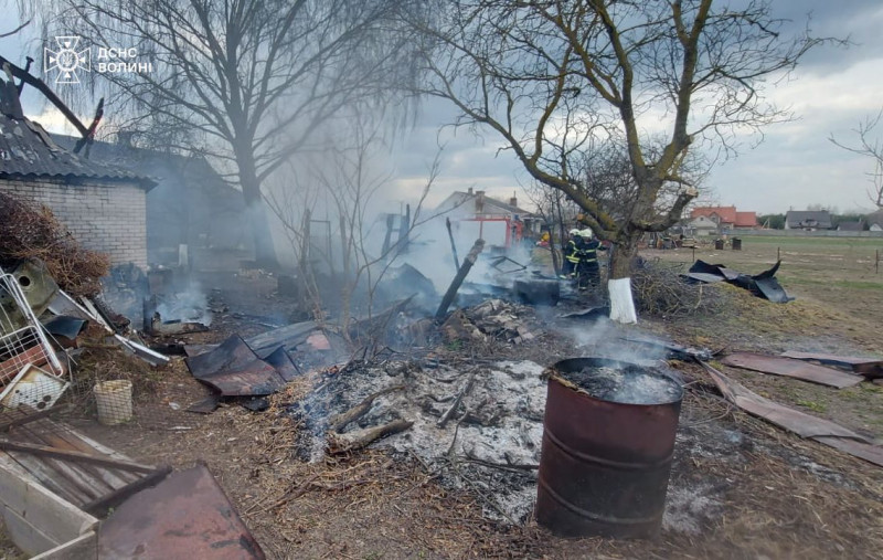 Спалювала сміття і підпалила власну господарську споруду: на Волині оштрафували палійку