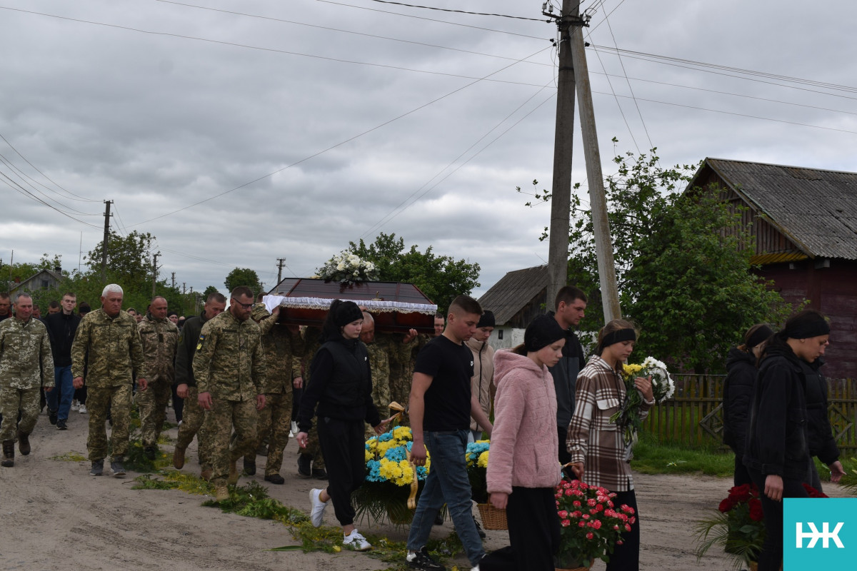 Трагічні Великодні свята: на Волині попрощалися із молодим Героєм Русланом Литвинчуком