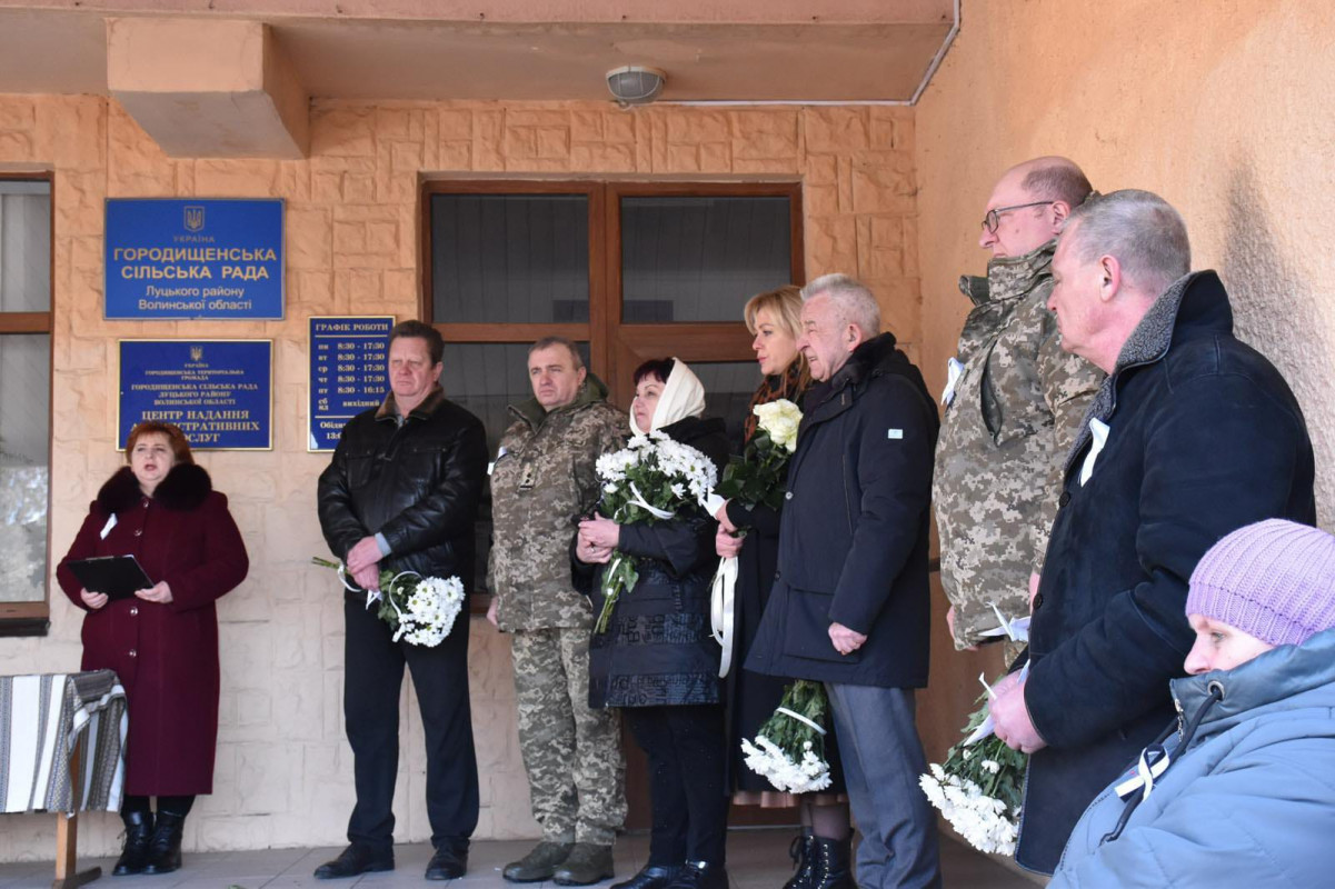 У громаді на Волині відкрили Стенд пам’яті зниклим безвісти захисникам