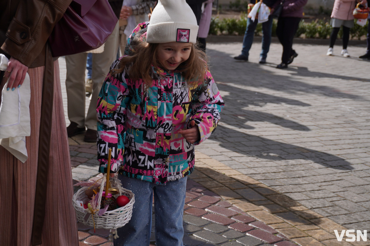 Як у Луцьку освячують Великодні кошики? Фоторепортаж