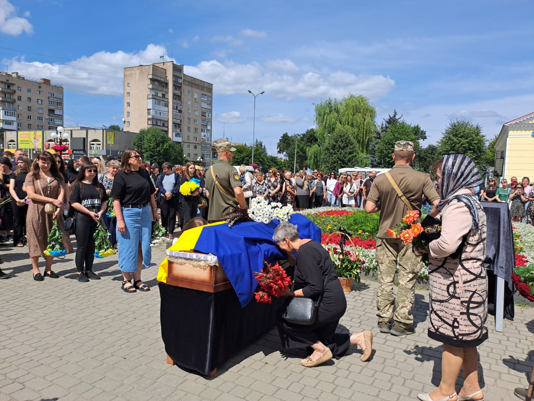 Більше місяця лікарі боролися за його життя, але серце не витримало: на Волині попрощались з Героєм Ігорем Фейдаком