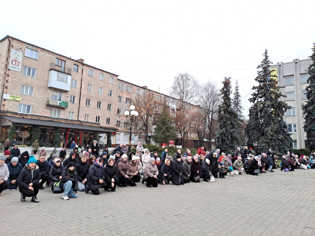 Дві втрати в одні громаді: на Волині попрощалися з Героями Артемом Абрамчуком та Юрієм Гусаром