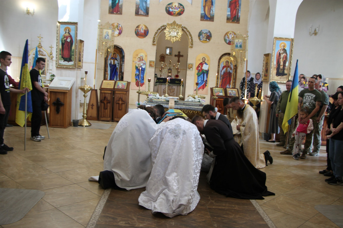 Дві донечки ніколи більше не побачать татка: напередодні Великодня на Волині попрощались з Героєм Олександром Муковським