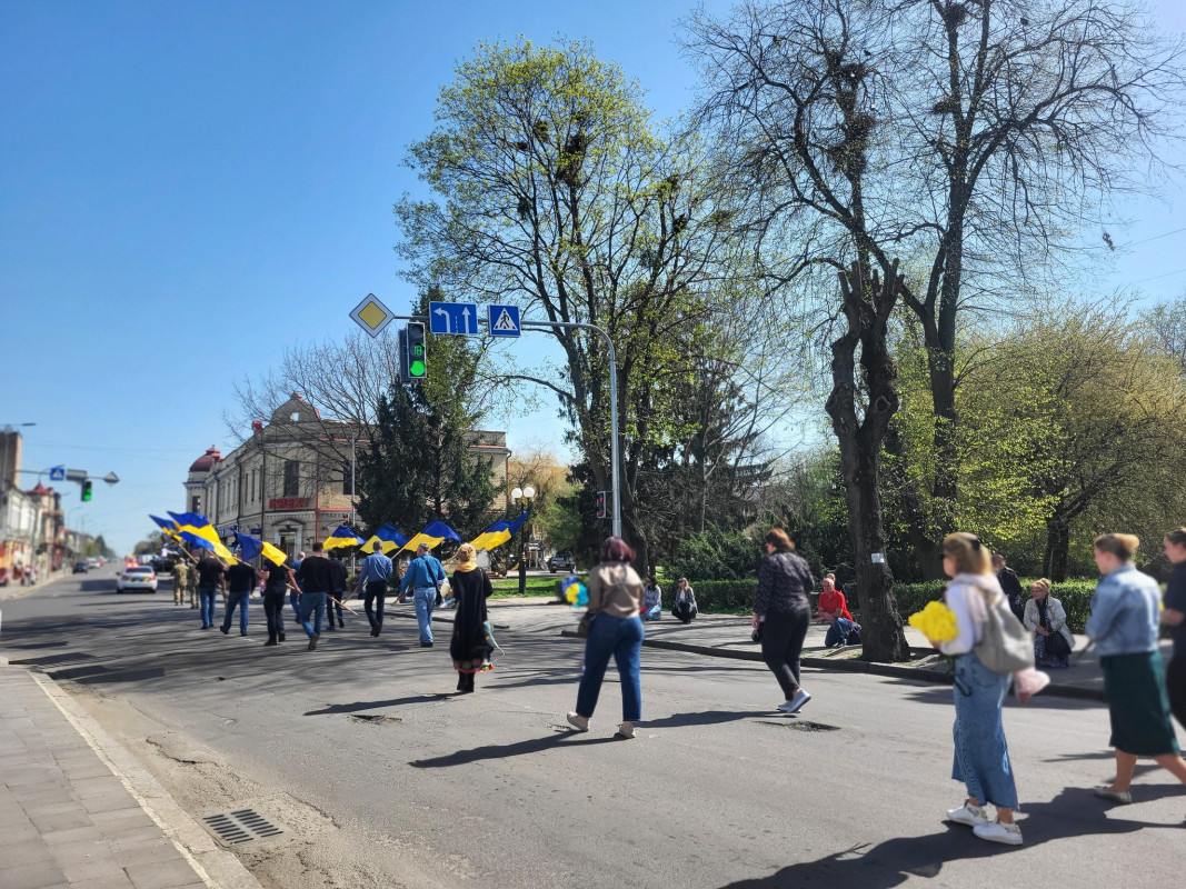 Повернувся на фронт після контузії та поранення: на Волині попрощалися з Героєм Сергієм Селівановим