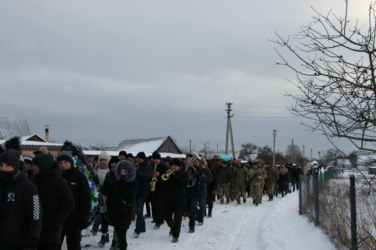 Загинув ще влітку: на Волині все село прийшло на поховання 25-річного Героя Владислава Величка