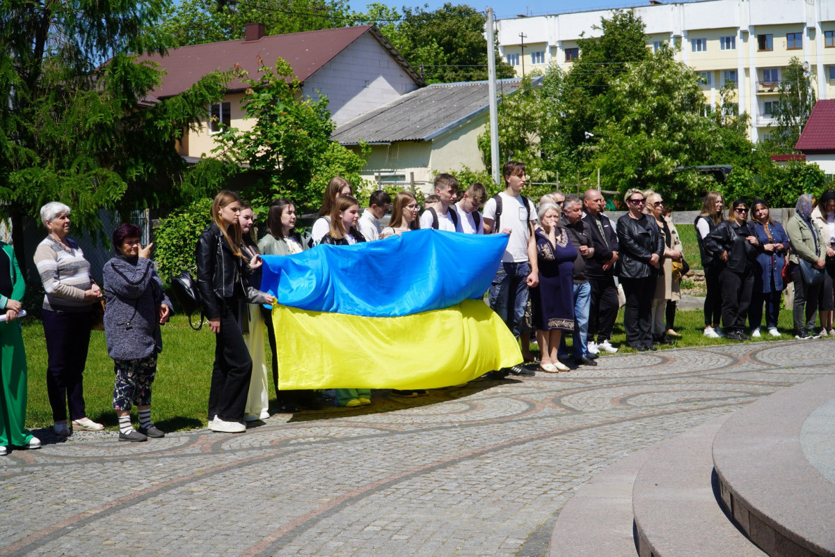 Матір похоронила єдину дитину: на Волині попрощалися з бойовим медиком Артемом Рудим