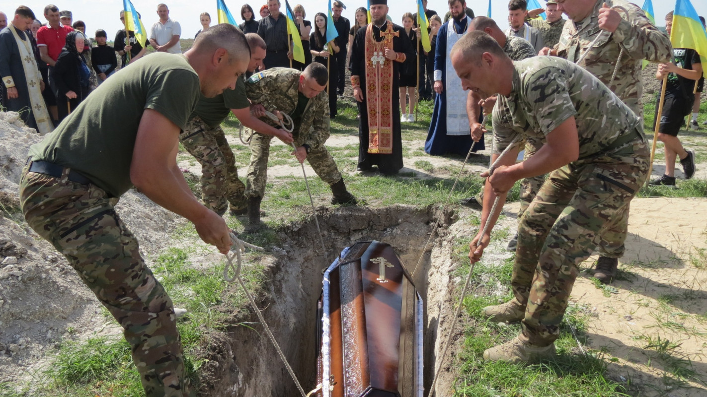 «Справжній солдат»: на Волині в останню земну дорогу провели Героя Геннадія Гогулю