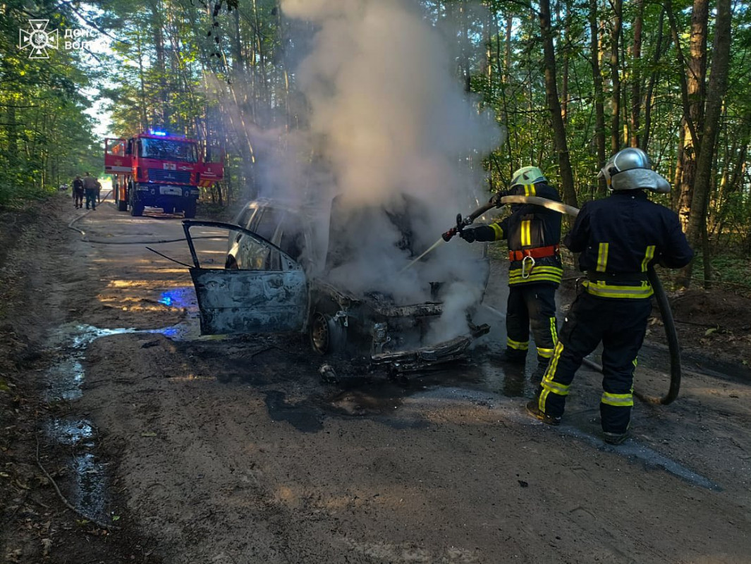 У селі на Волині згорів автомобіль: причина встановлюється