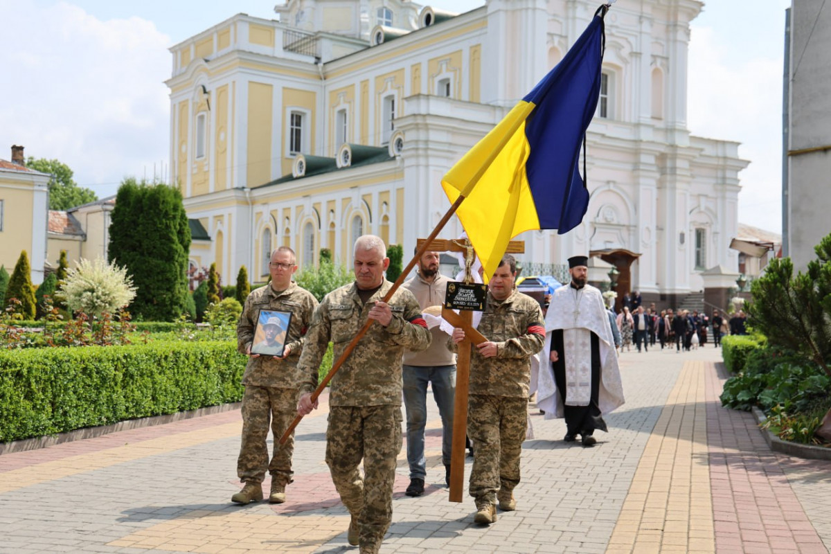 У Луцьку провели в останню путь Валерія Ткачука: захисник поліг понад півтора року тому