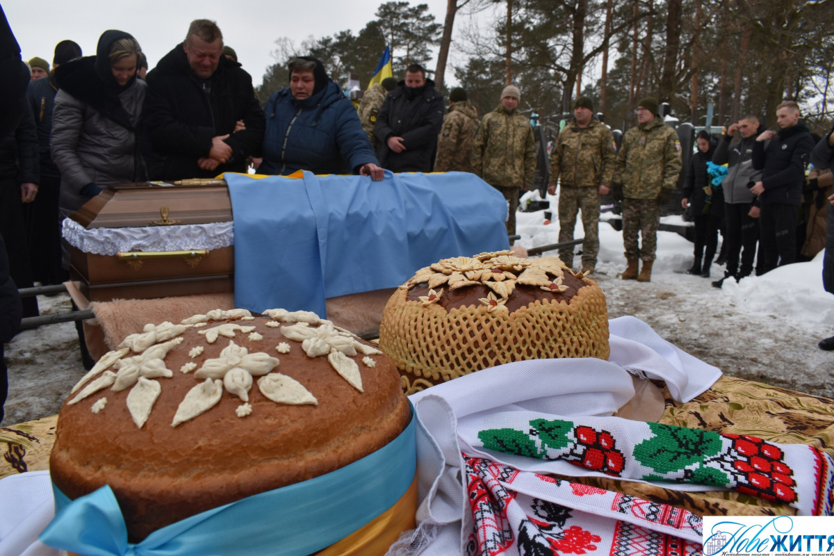 Не встиг одружитися з нареченою: на Волині  попрощалися із молодим Героєм Андрієм Лахаєм