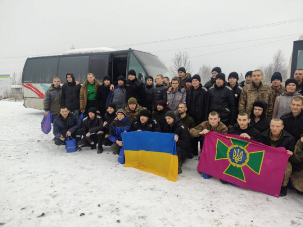 Україна повернула з полону понад 100 захисників. Серед них - оборонці Маріуполя, партизани та воїни з-під Бахмута