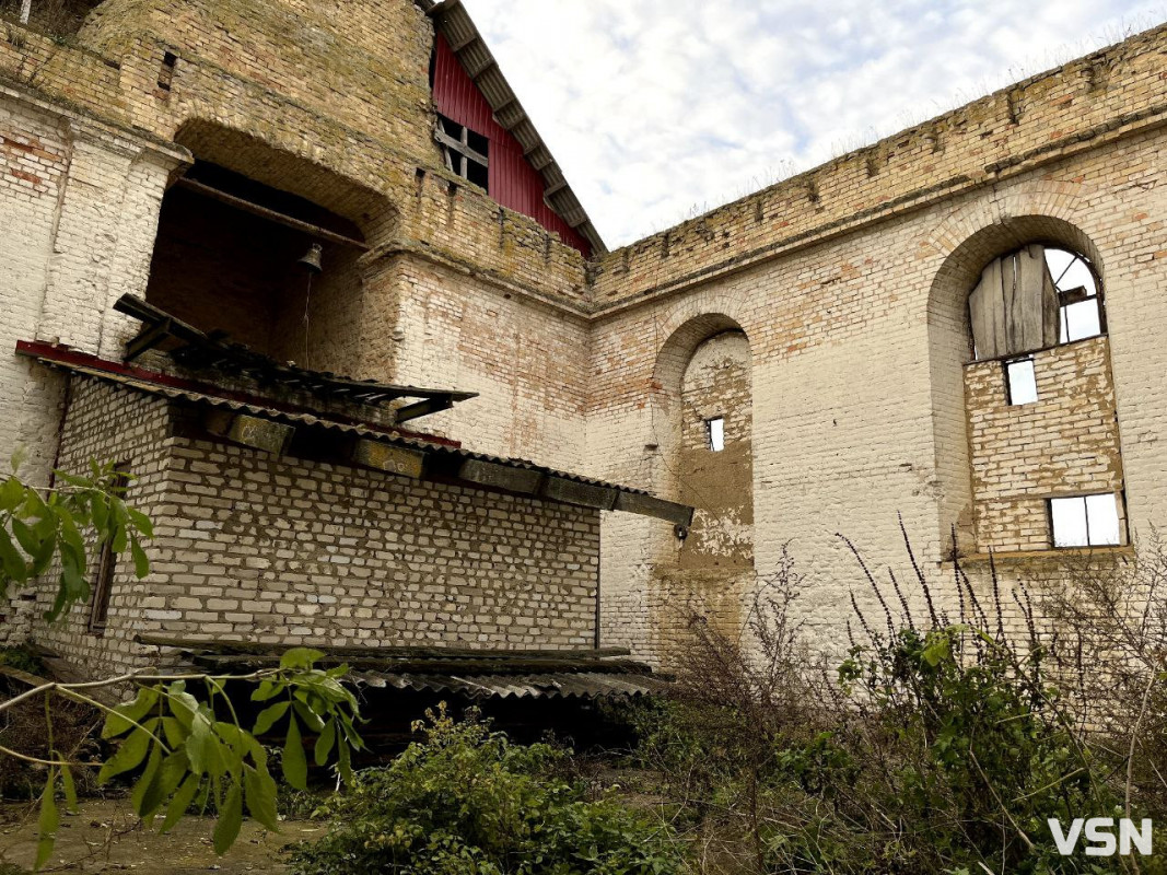 Незламний оберіг: Храм на Волині, який вистояв перед снарядом, що застиг у його стіні. Фоторепортаж