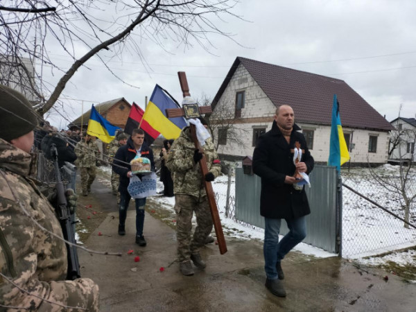 У громаді на Волині прощалися із загиблим військовим Володимиром Фірчуком. Фото
