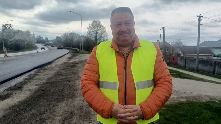 На Волині латають розбиті після зими дороги: де вже працює техніка