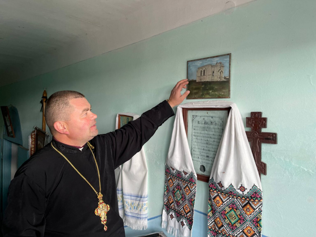 Невтомно дбає про храм уже 22 роки: історія священника з Луцького району