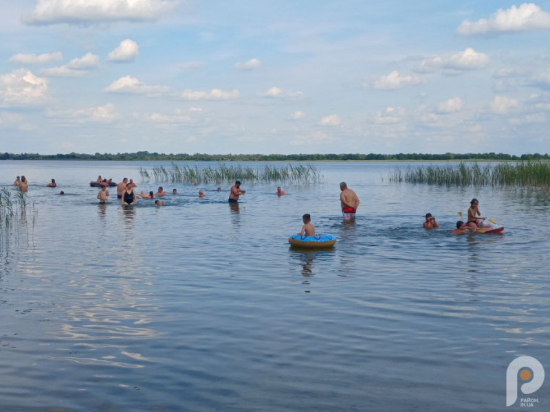 Озеро Пісочне на Волині: як відпочити серед соснових лісів і скільки це коштує