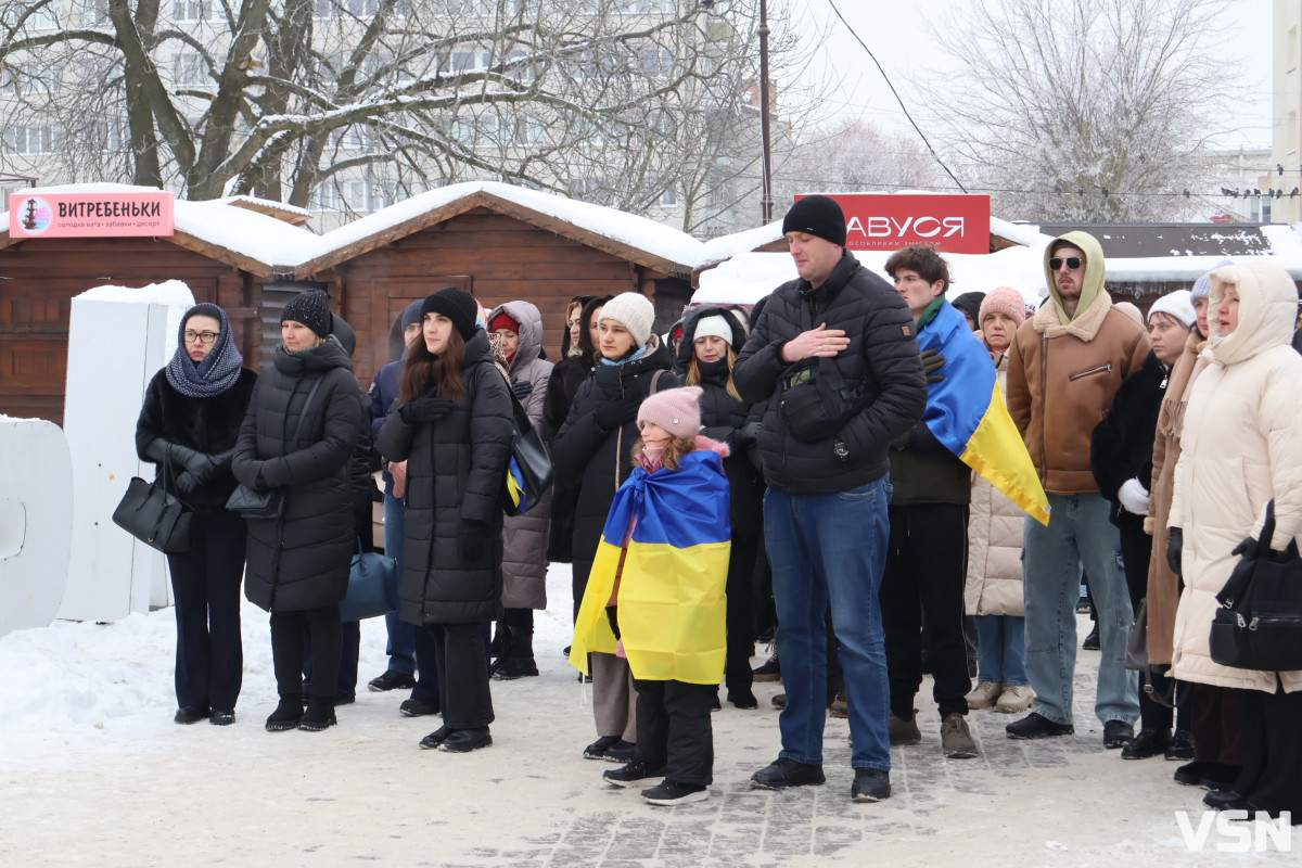 Лучани об’єдналися в «Ланцюг Єднання» до Дня Соборності України. Фоторепортаж
