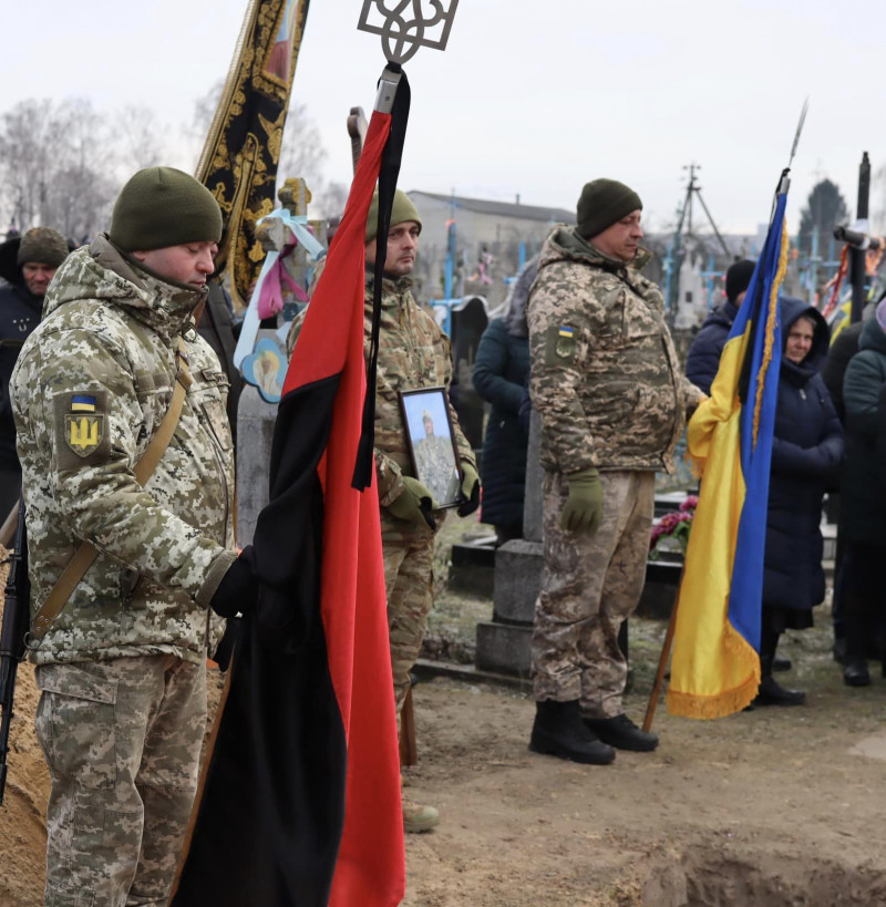 Отримав тяжке поранення біля Бахмута: на Волині всім селом прощалися з Героєм Миколою Назарчуком. Фото