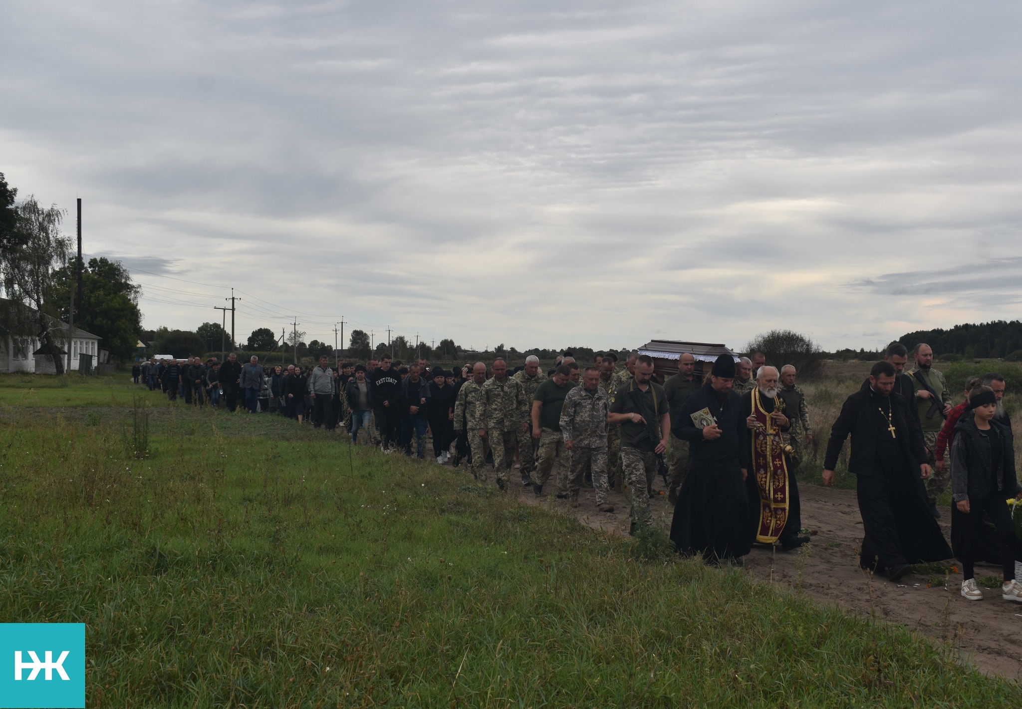 Маленька донечка втратила батька: на Волині провели в останню путь Героя Володимира Дарчича