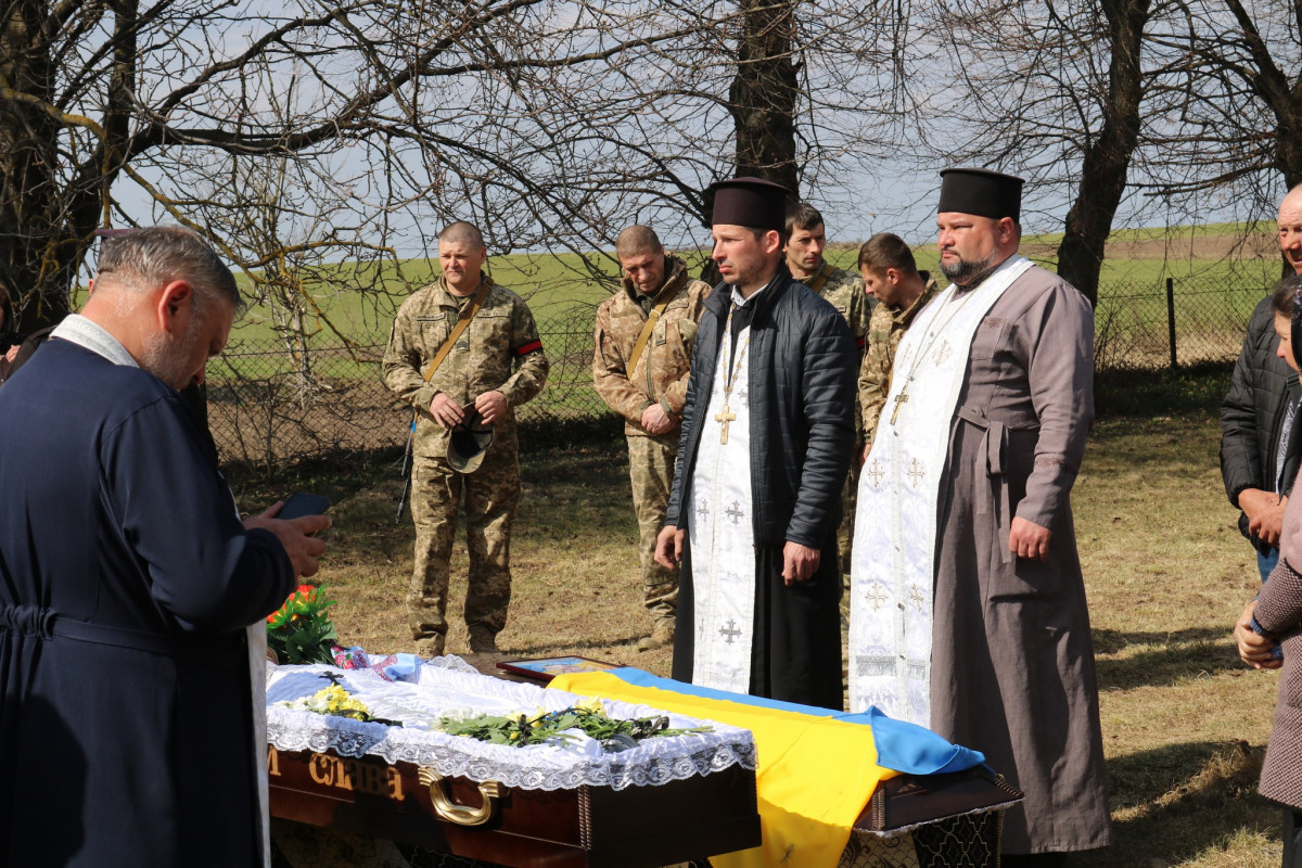 З перших днів вторгнення захищав Батьківщину: на Волині попрощалися з Героєм Василем Івановим
